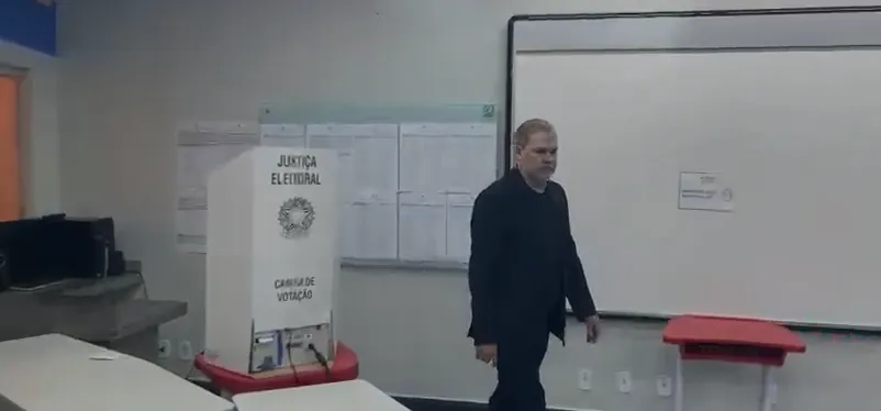 Dias Toffoli, ministro do STF e do TSE, vota em Brasília neste domingo